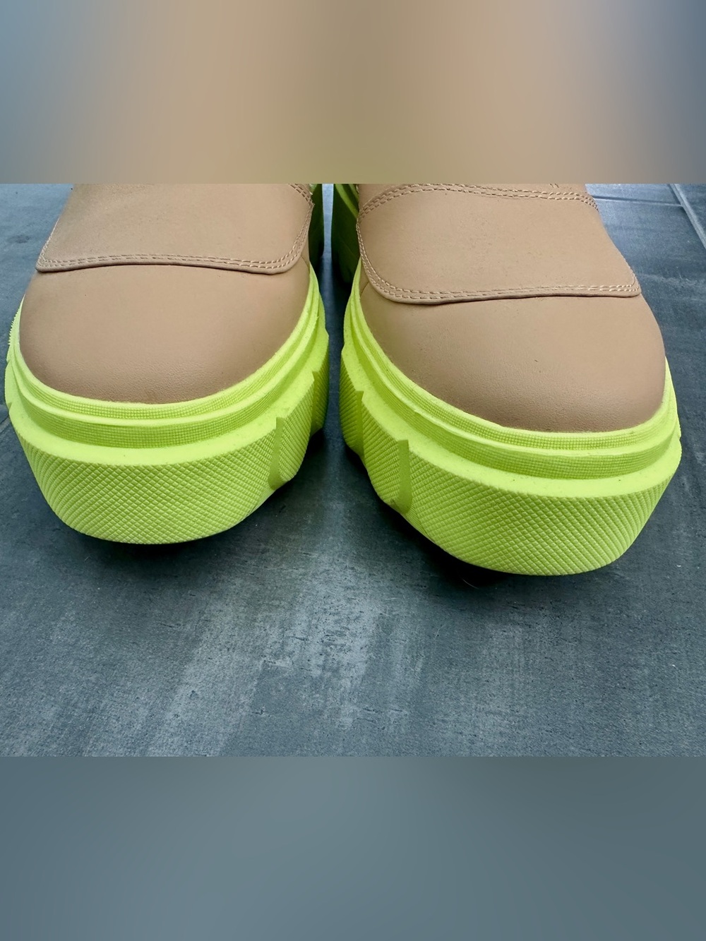 Neon Sorel Boots - Picture 4 of 7